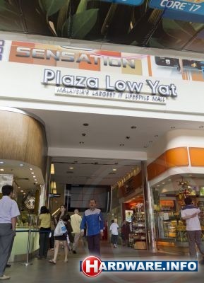 Plaza Low Yat entree