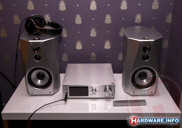 Sony HAP-S1 geflankeerd door SS-HA1 speakers
