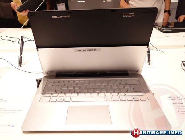 ...Sony Vaio Fit met het scherm omgekeerd.