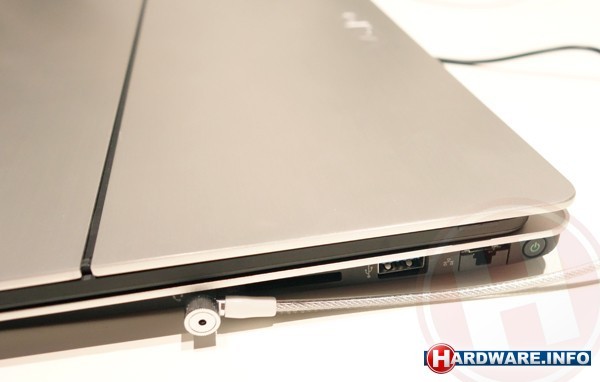 Sony Vaio Fit aansluitingen rechts
