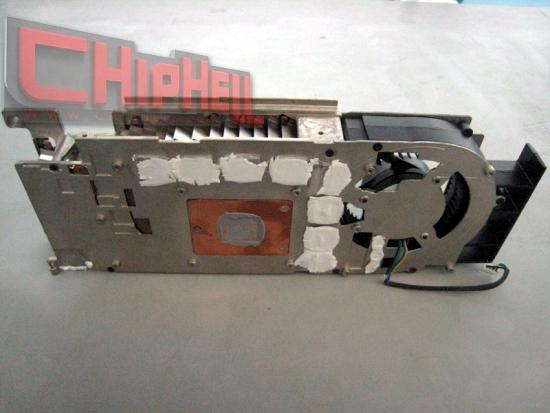 Koelblok is aan beide zijden verbonden met G92 en geheugenchips