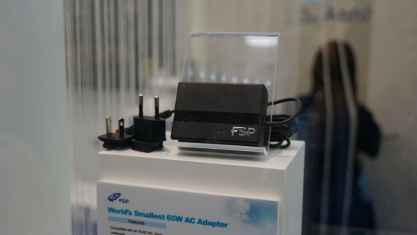 FSP komt met kleinste 65 watt notebookadapter