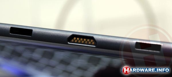 Samsung Ativ Smart PC met Atom dock connector