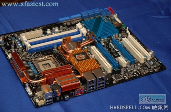 asusmaximusextreme7_550_01