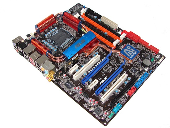 Moederbord van Asus op basis van X48 chipset met 1600MHz FSB Moederbord van Asus op basis van X48 chipset met 1600MHz FSB