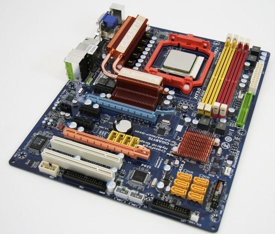 gigabyte_790gx_550
