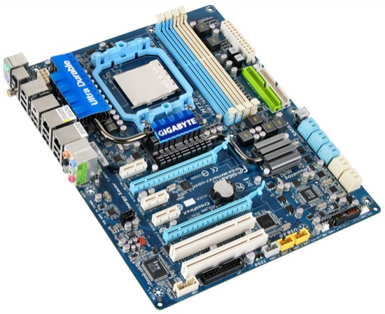 gigabyte_gama790fxtud5p_01_550