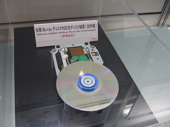 hitachi_4_layer_bluray_disc_550