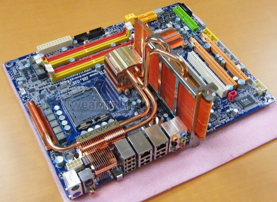 news_gigabyte_ep45_extreme_1_full_550