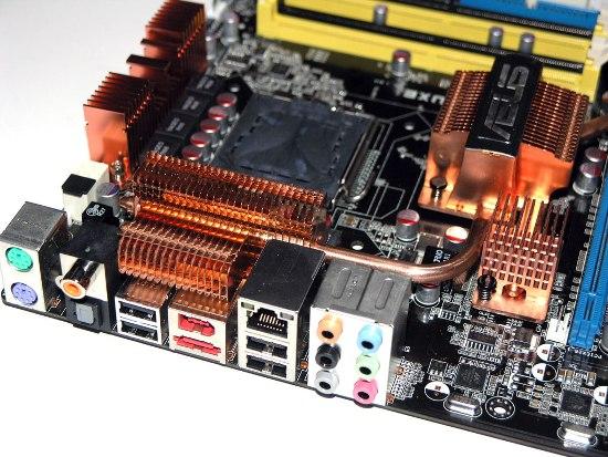 Veel koper op de chipset en de mosfets