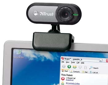 p_14921hires_usb2_webcam_live_wb3450onmonitor