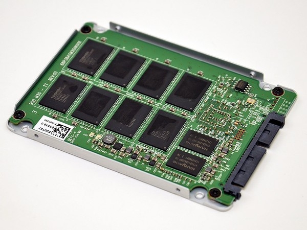 Plextor M5 met BGA chips.