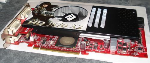 De PLX chip wordt niet gekoeld door een heatsink