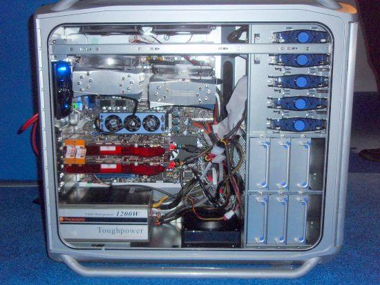 Intel Skulltrail systeem met luchtkoeling en twee HD3870's