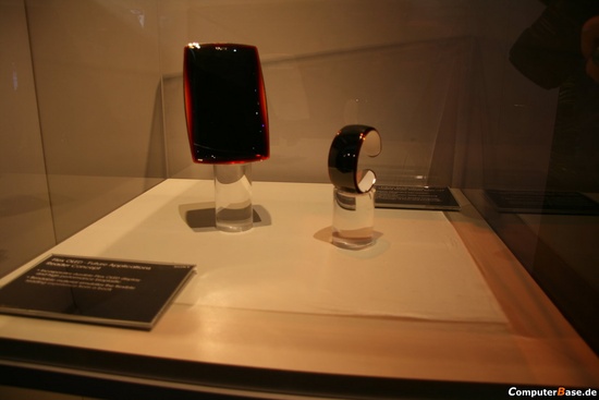 sony_oled_flexible_future2_550