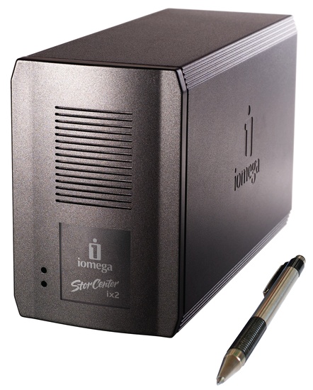 storcenter_ix2_hero_pen_13_550