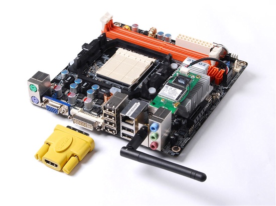 zotac_gf8200itx_wifi_01_550
