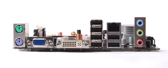 zotac_gf8200itx_wifi_02_550