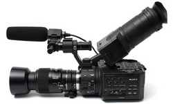 Sony NEX-FS100 + 18-200 kit