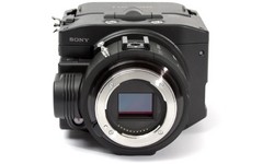 Sony NEX-FS100 + 18-200 kit
