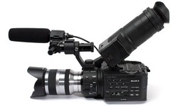 Sony NEX-FS100 + 18-200 kit