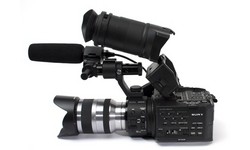 Sony NEX-FS100 + 18-200 kit