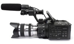 Sony NEX-FS100 + 18-200 kit
