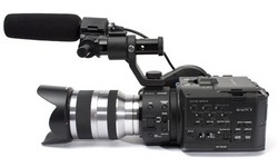 Sony NEX-FS100 + 18-200 kit