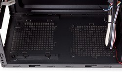 In Win 703 Window Red/Black