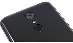 LG Q7 Black