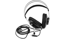 AKG K52