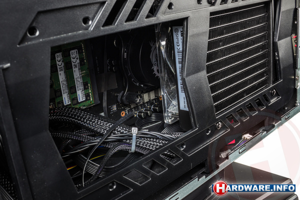 MSI Aegis Ti3 8RF-033EU